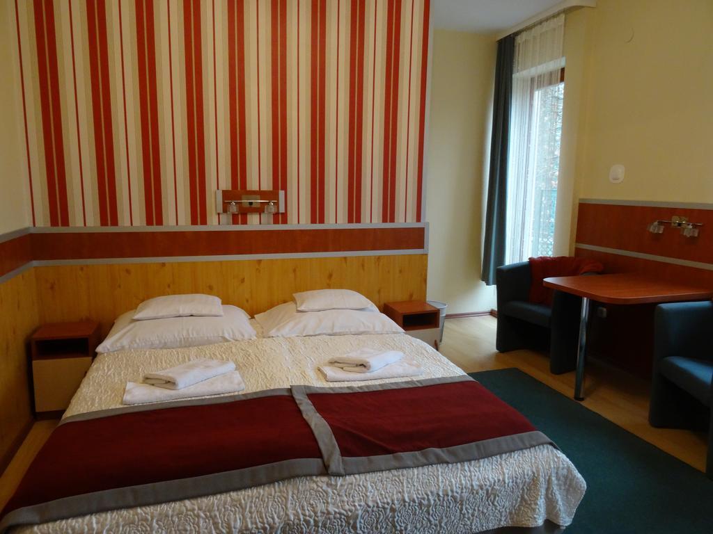 Fortuna Hotel Мисколк Стая снимка