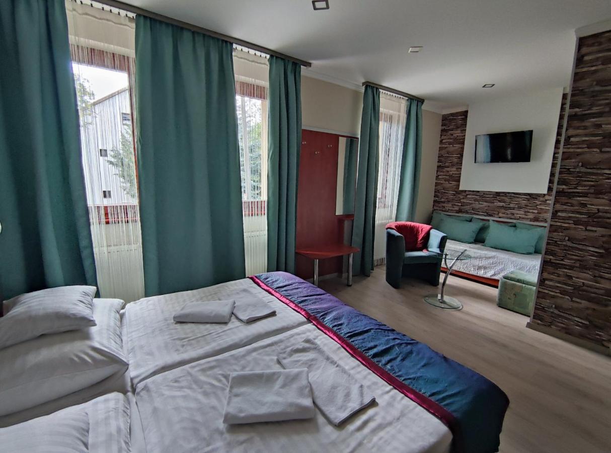 Fortuna Hotel Мисколк Екстериор снимка