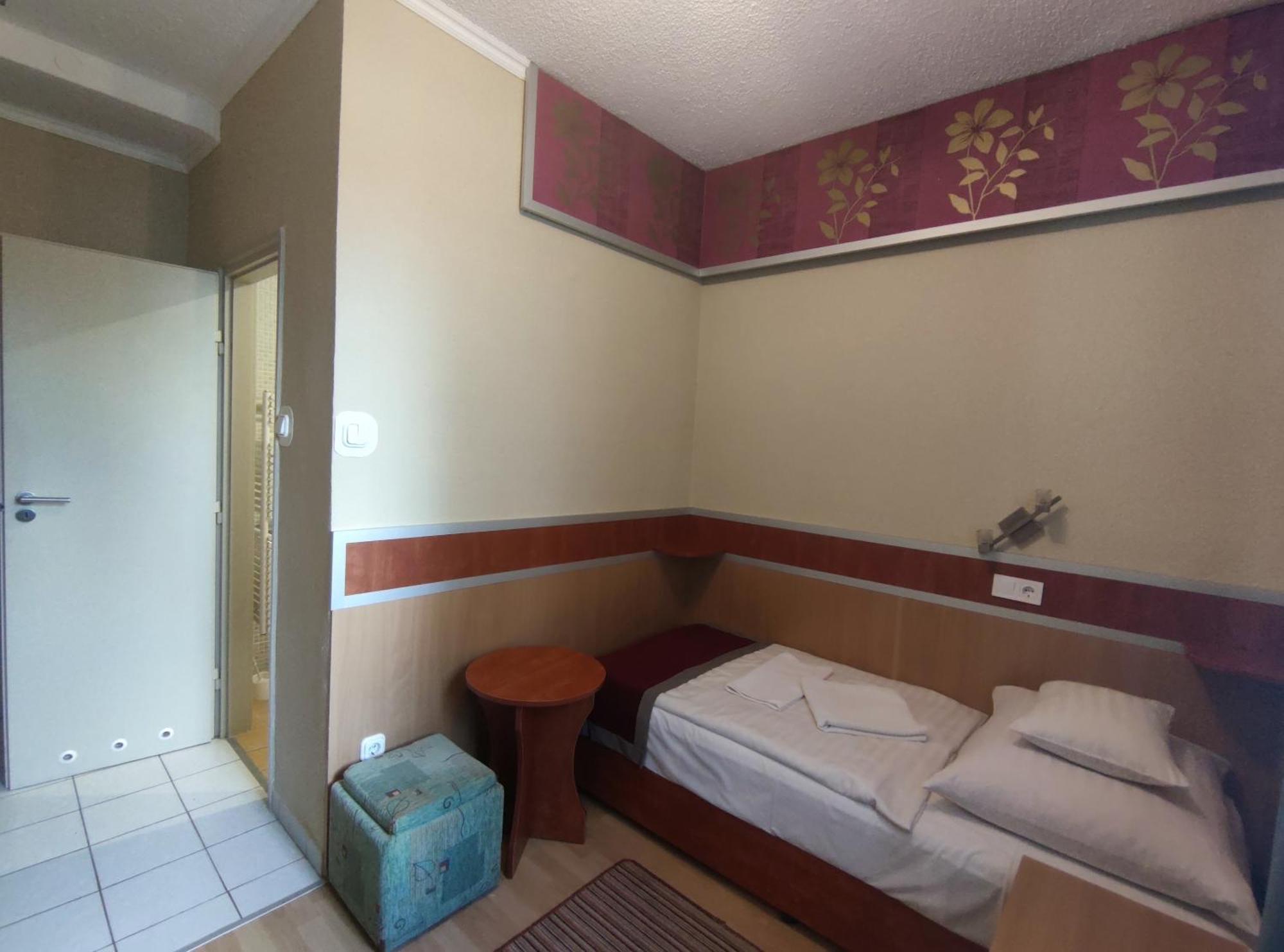 Fortuna Hotel Мисколк Екстериор снимка