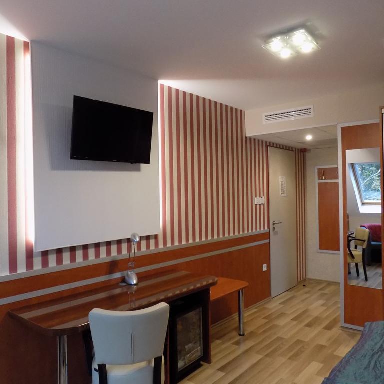 Fortuna Hotel Мисколк Екстериор снимка
