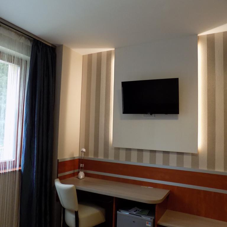 Fortuna Hotel Мисколк Екстериор снимка