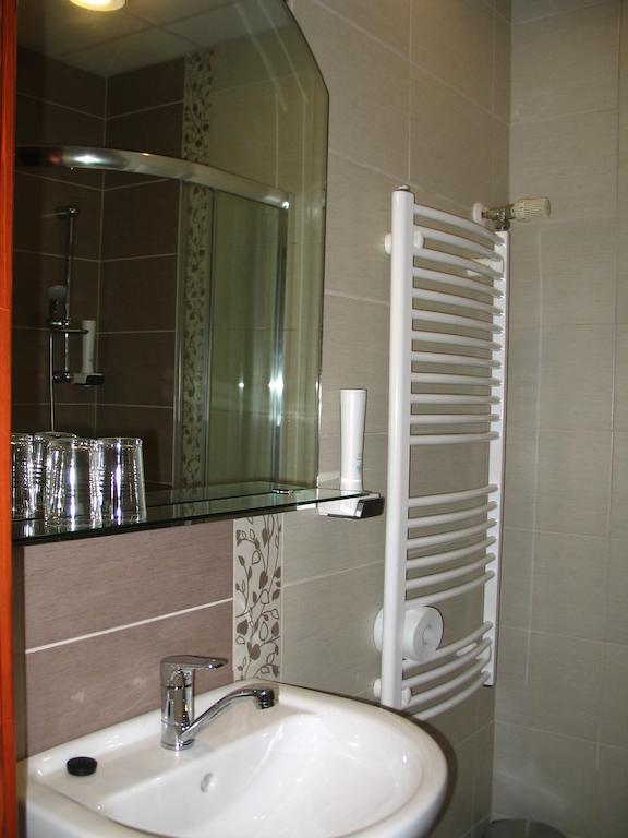 Fortuna Hotel Мисколк Стая снимка